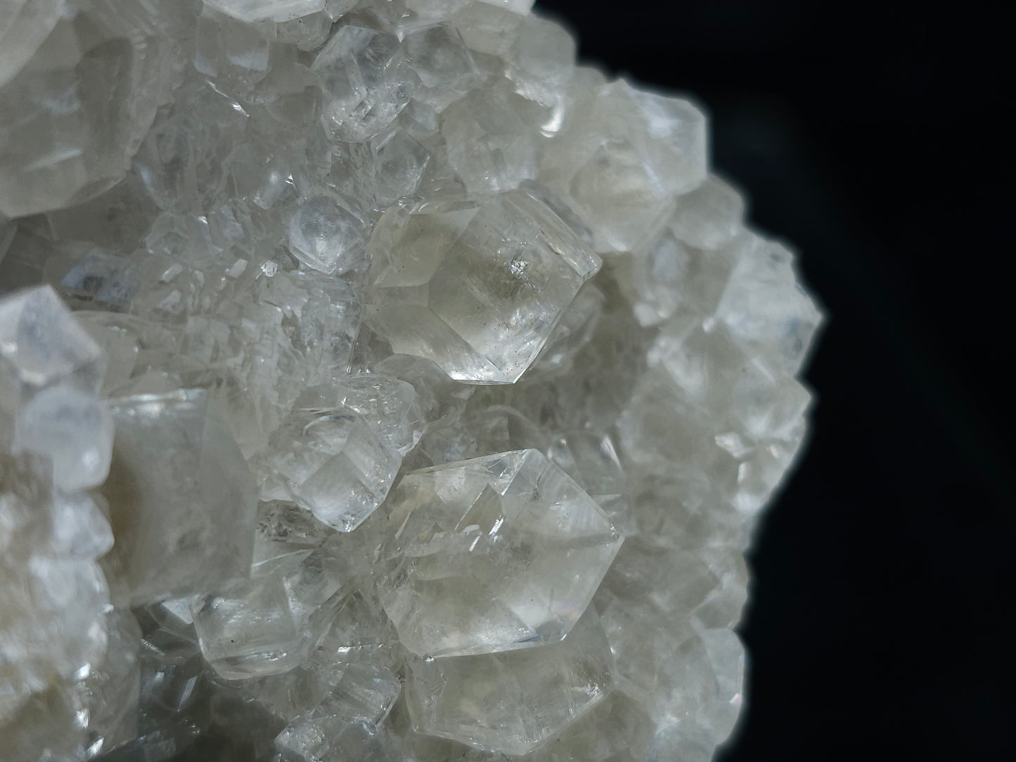 #33090 Super clear Nailhead Spar Calcite geode, Chalcopyrite ore and multiple small fossils in the matrix