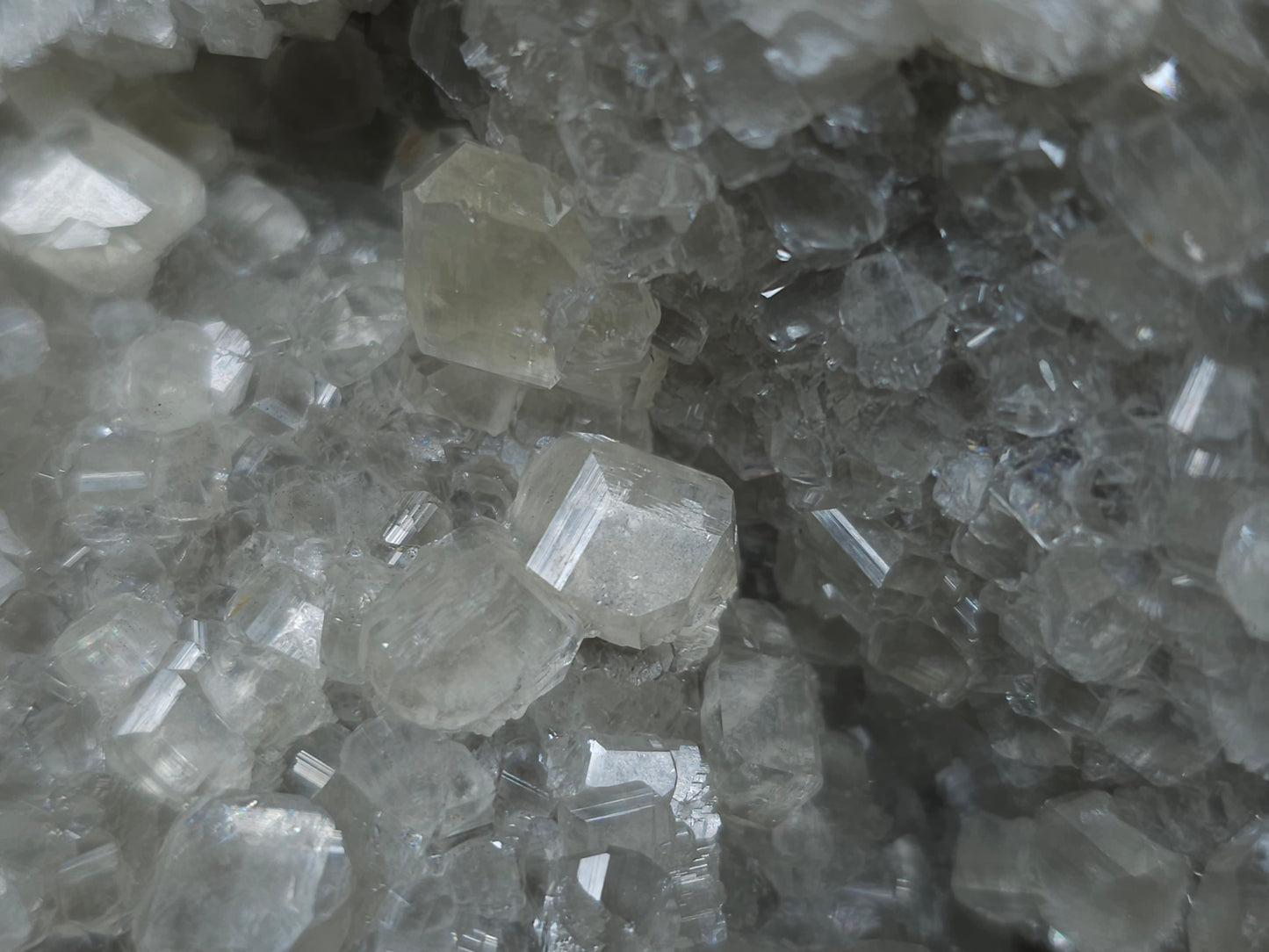 #33093 Super clear Nailhead Spar Calcite geode, Chalcopyrite ore and multiple small fossils in the matrix