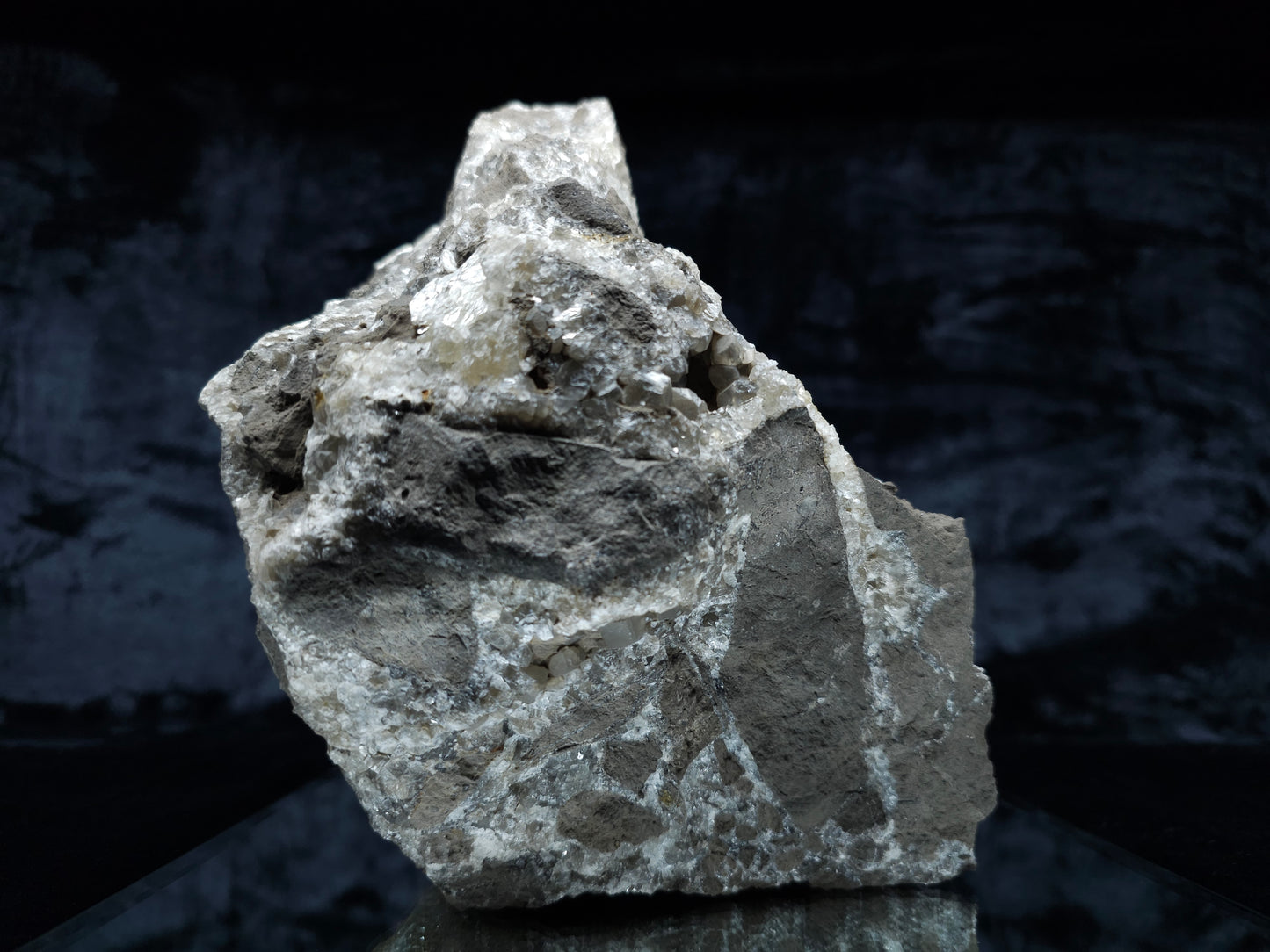 #33093 Super clear Nailhead Spar Calcite geode, Chalcopyrite ore and multiple small fossils in the matrix