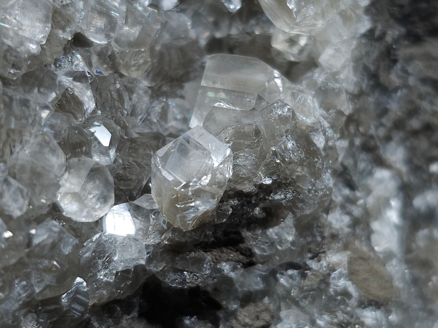 #33088 Super clear Nailhead Spar Calcite geode, Chalcopyrite ore and multiple small fossils in the matrix