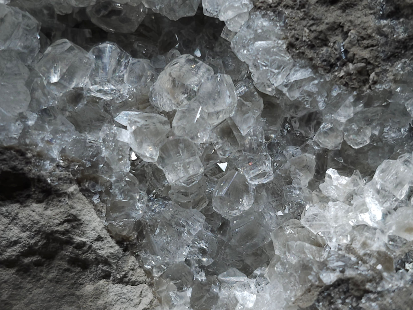 #33088 Super clear Nailhead Spar Calcite geode, Chalcopyrite ore and multiple small fossils in the matrix