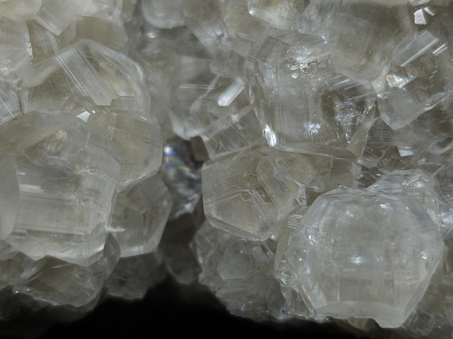 #33087 Super clear Nailhead Spar Calcite geode, Chalcopyrite ore and multiple small fossils in the matrix