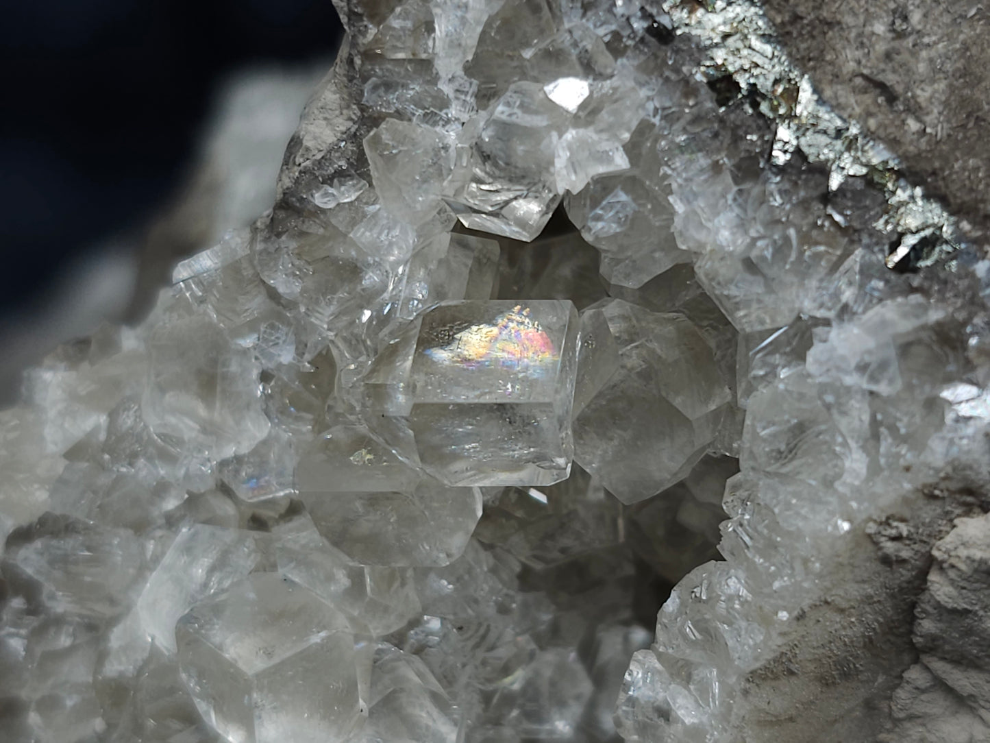 #33087 Super clear Nailhead Spar Calcite geode, Chalcopyrite ore and multiple small fossils in the matrix