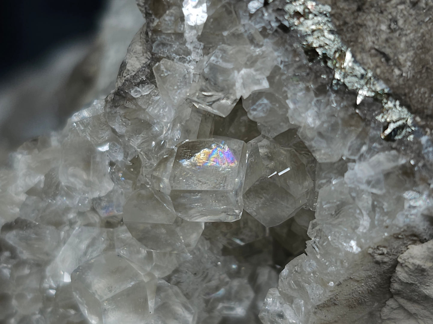 #33087 Super clear Nailhead Spar Calcite geode, Chalcopyrite ore and multiple small fossils in the matrix