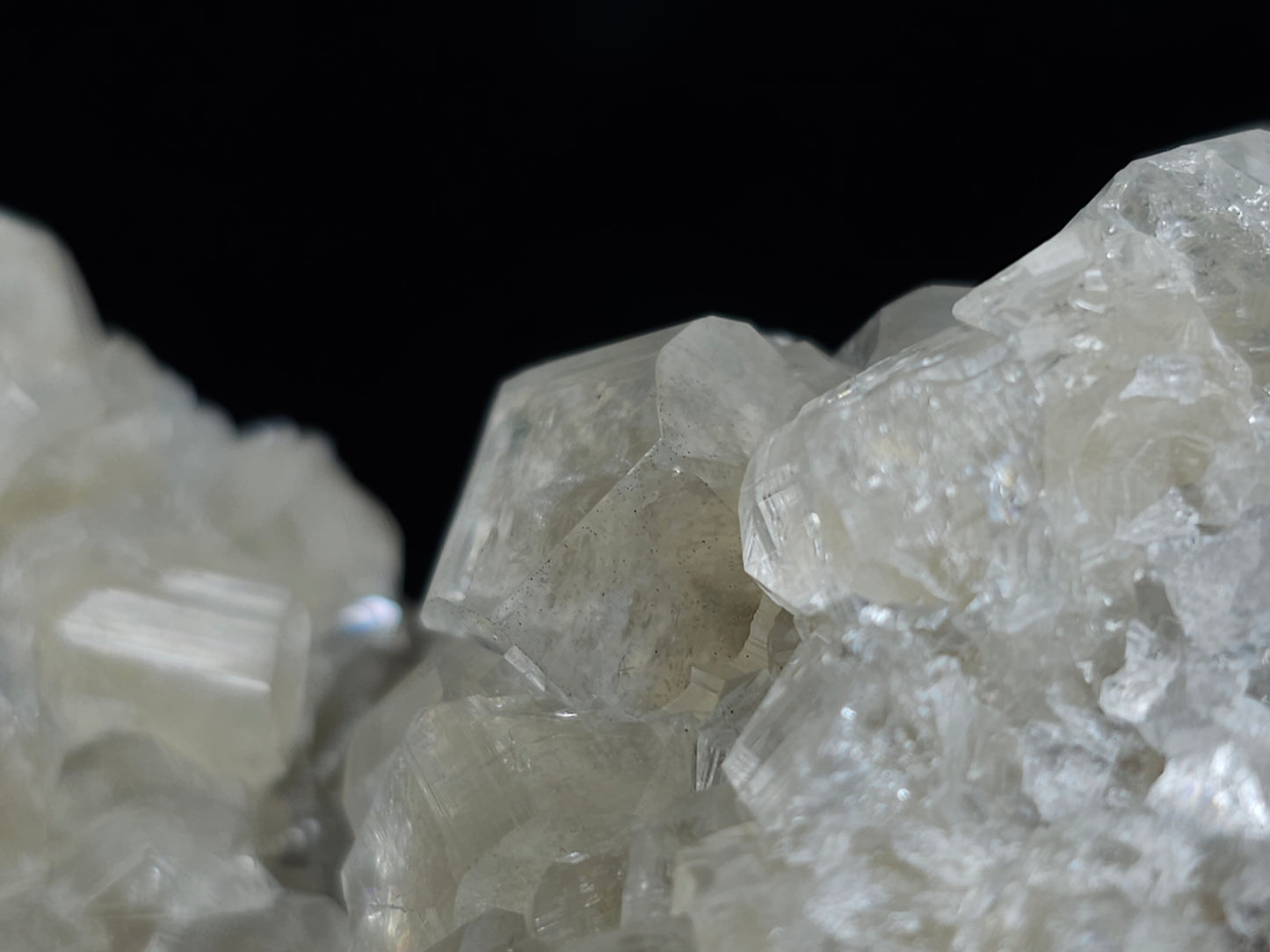 #33087 Super clear Nailhead Spar Calcite geode, Chalcopyrite ore and multiple small fossils in the matrix