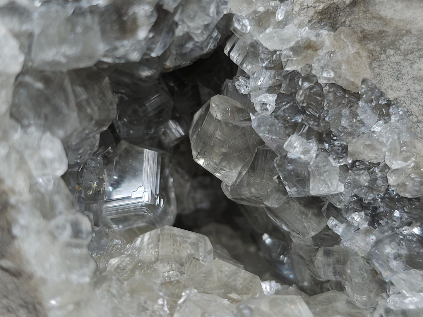 #33087 Super clear Nailhead Spar Calcite geode, Chalcopyrite ore and multiple small fossils in the matrix