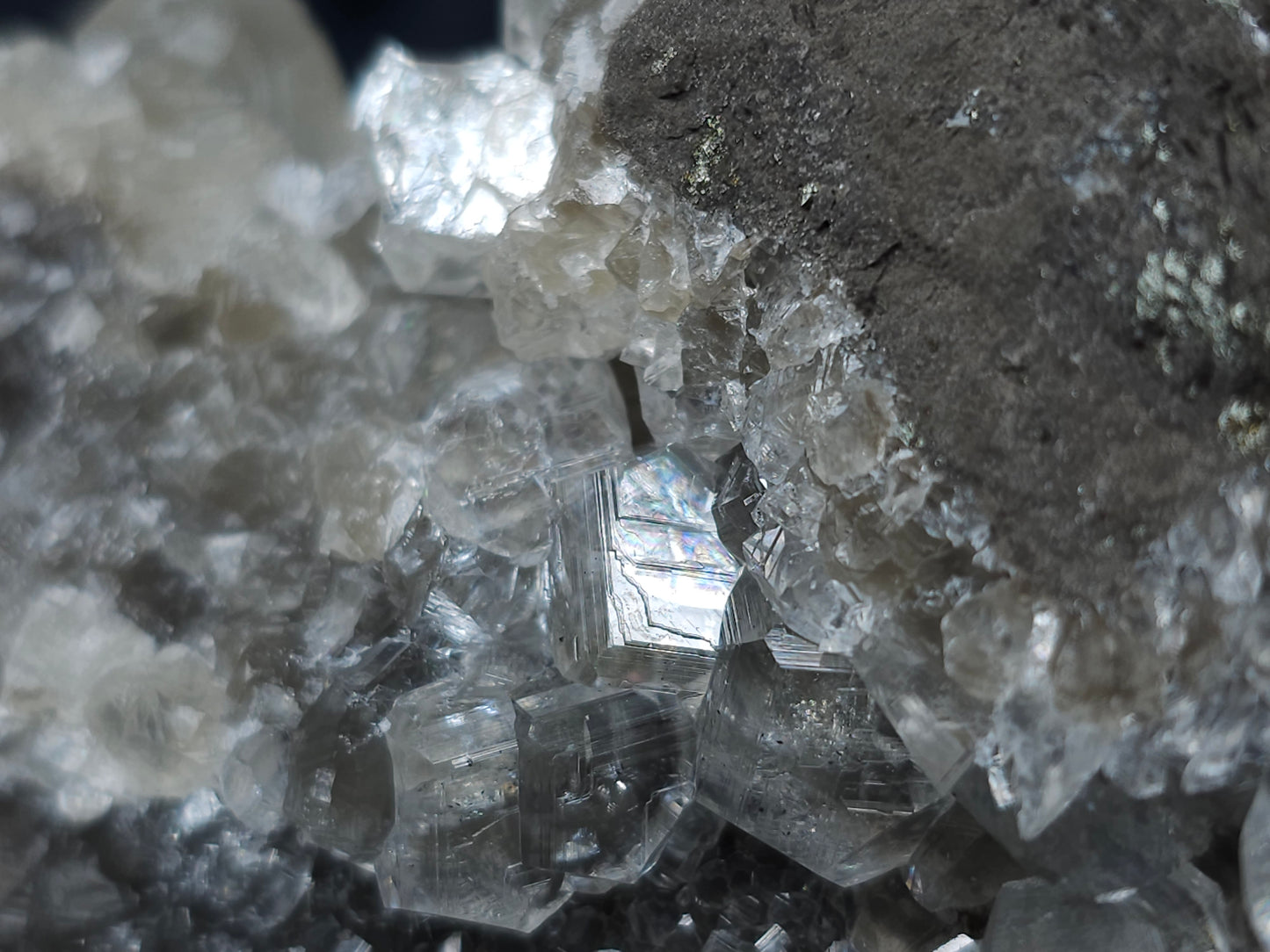 #33087 Super clear Nailhead Spar Calcite geode, Chalcopyrite ore and multiple small fossils in the matrix
