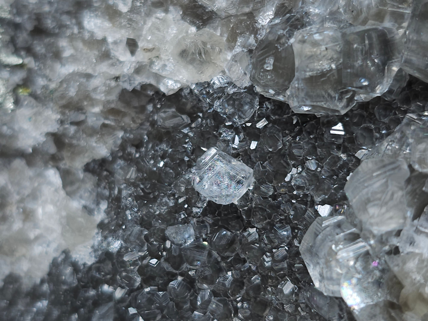 #33087 Super clear Nailhead Spar Calcite geode, Chalcopyrite ore and multiple small fossils in the matrix
