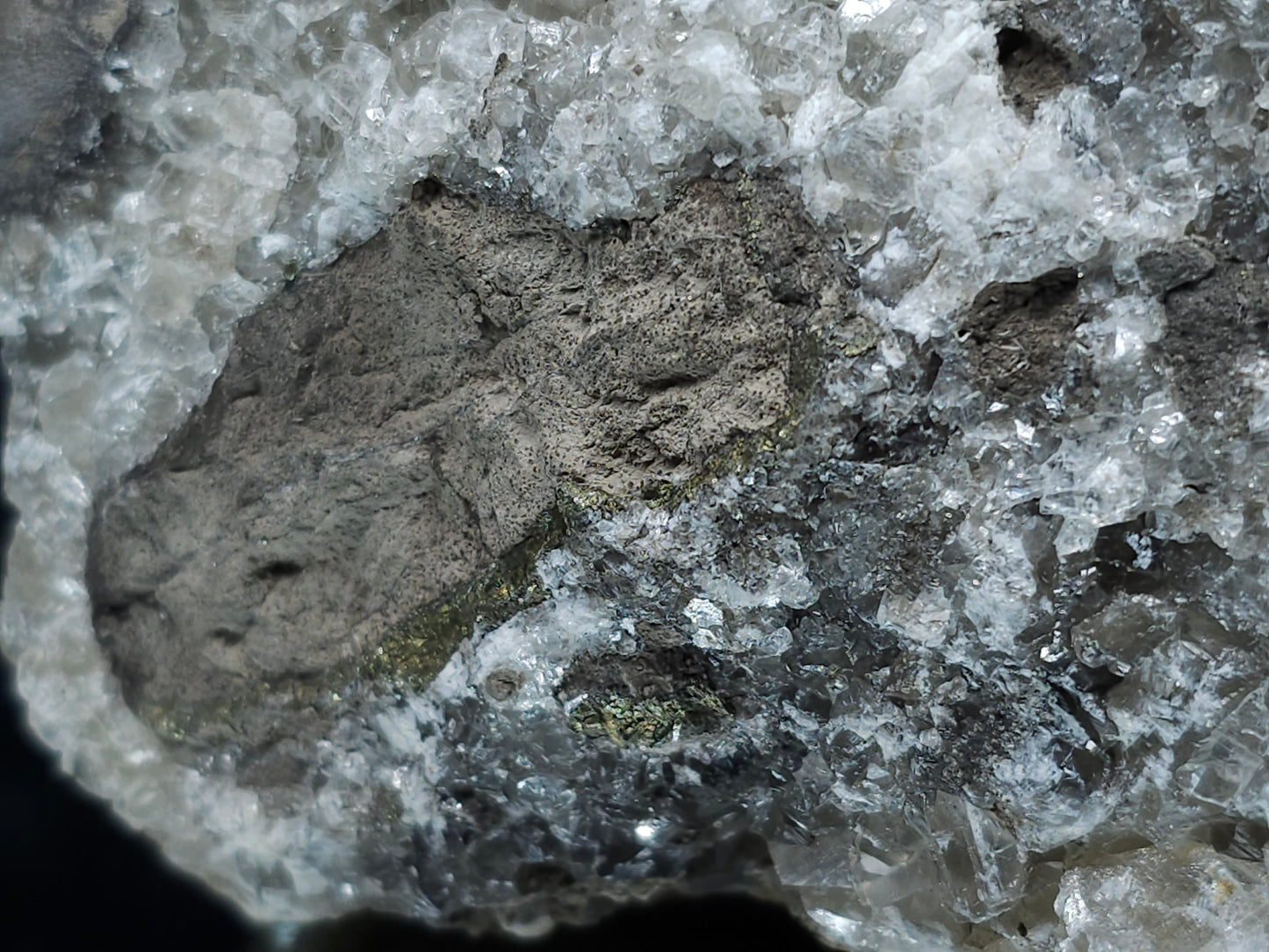 #33101 Super clear Nailhead Spar Calcite geode, Chalcopyrite ore and multiple small fossils in the matrix