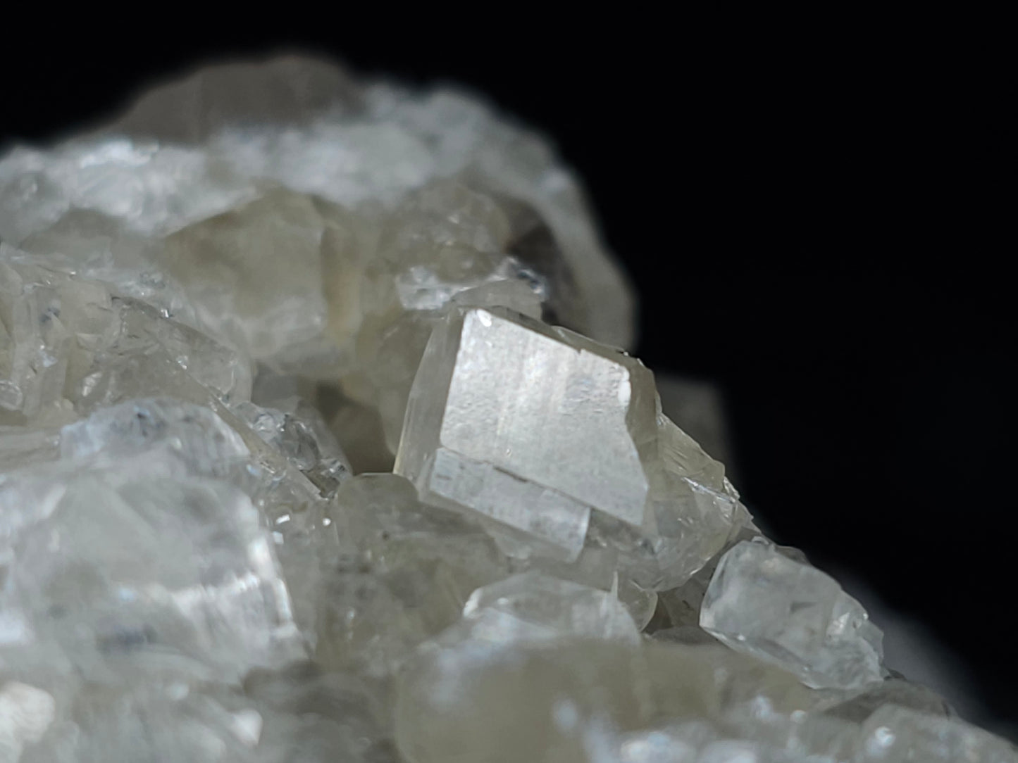 #33102 Super clear Nailhead Spar Calcite geode, Chalcopyrite ore and multiple small fossils in the matrix