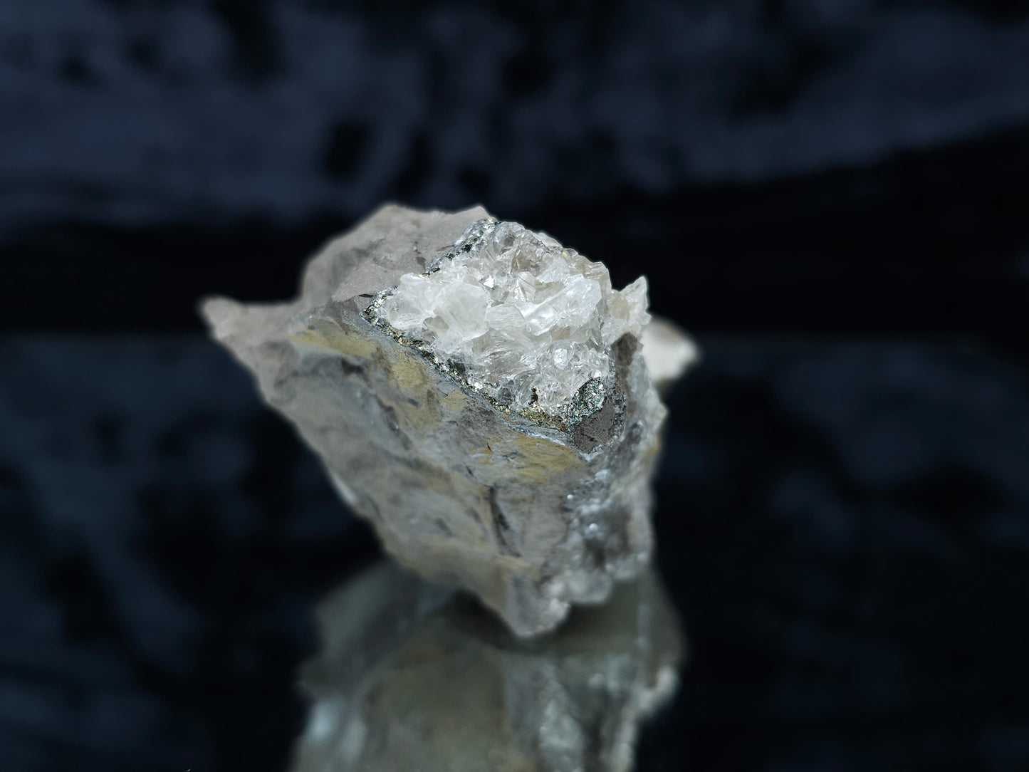 #33075 Super clear Nailhead Spar Calcite cluster, Chalcopyrite ore and multiple small fossils in the matrix