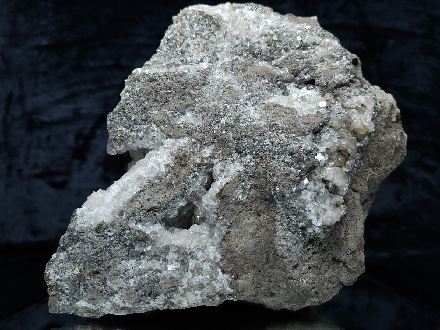 #33078 Super clear Nailhead Spar Calcite geode, Chalcopyrite ore and multiple small fossils in the matrix