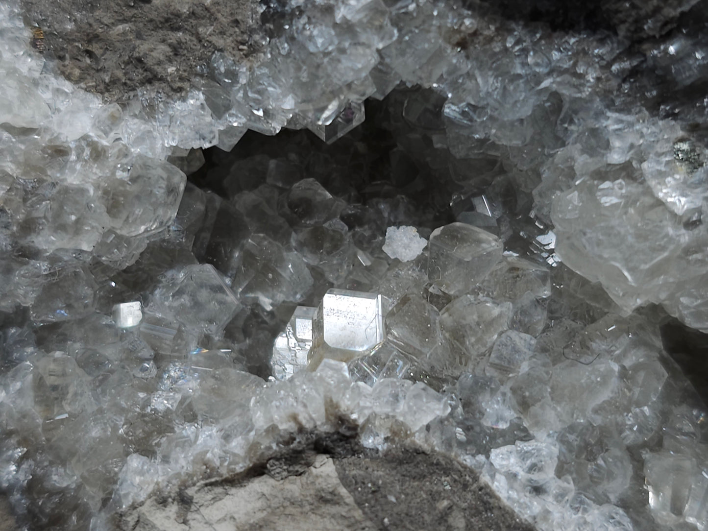 #33070 Super clear Nailhead Spar Calcite geode, Chalcopyrite ore and multiple small fossils in the matrix