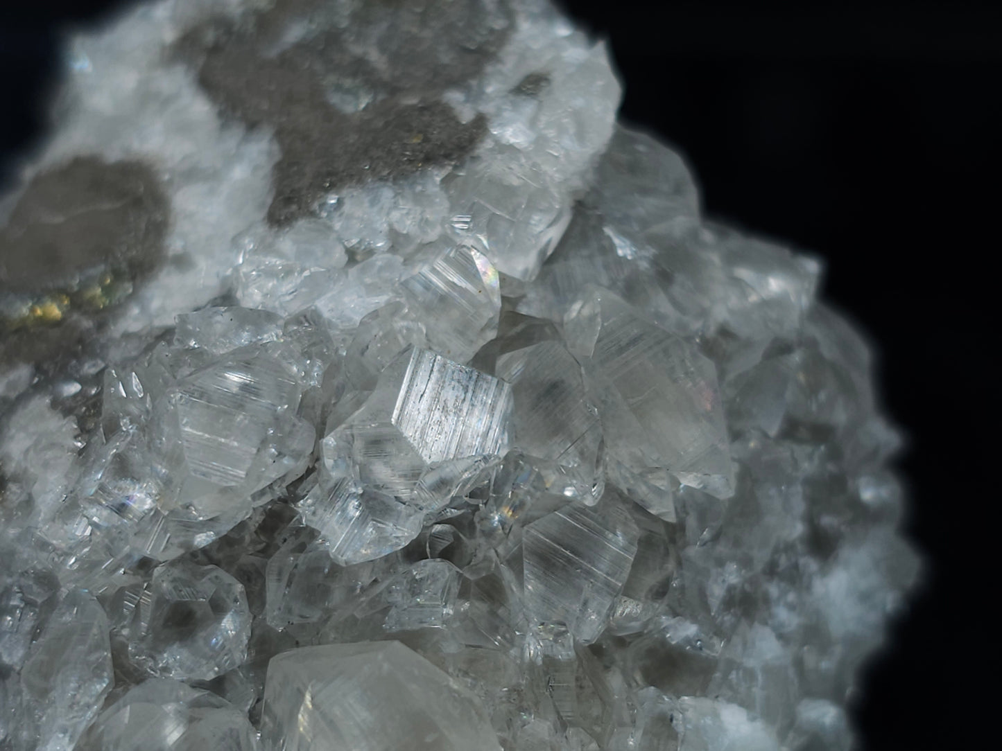 #33112 Super clear Nailhead Spar Calcite cluster with Chalcopyrite ore and multiple small fossils in the matrix