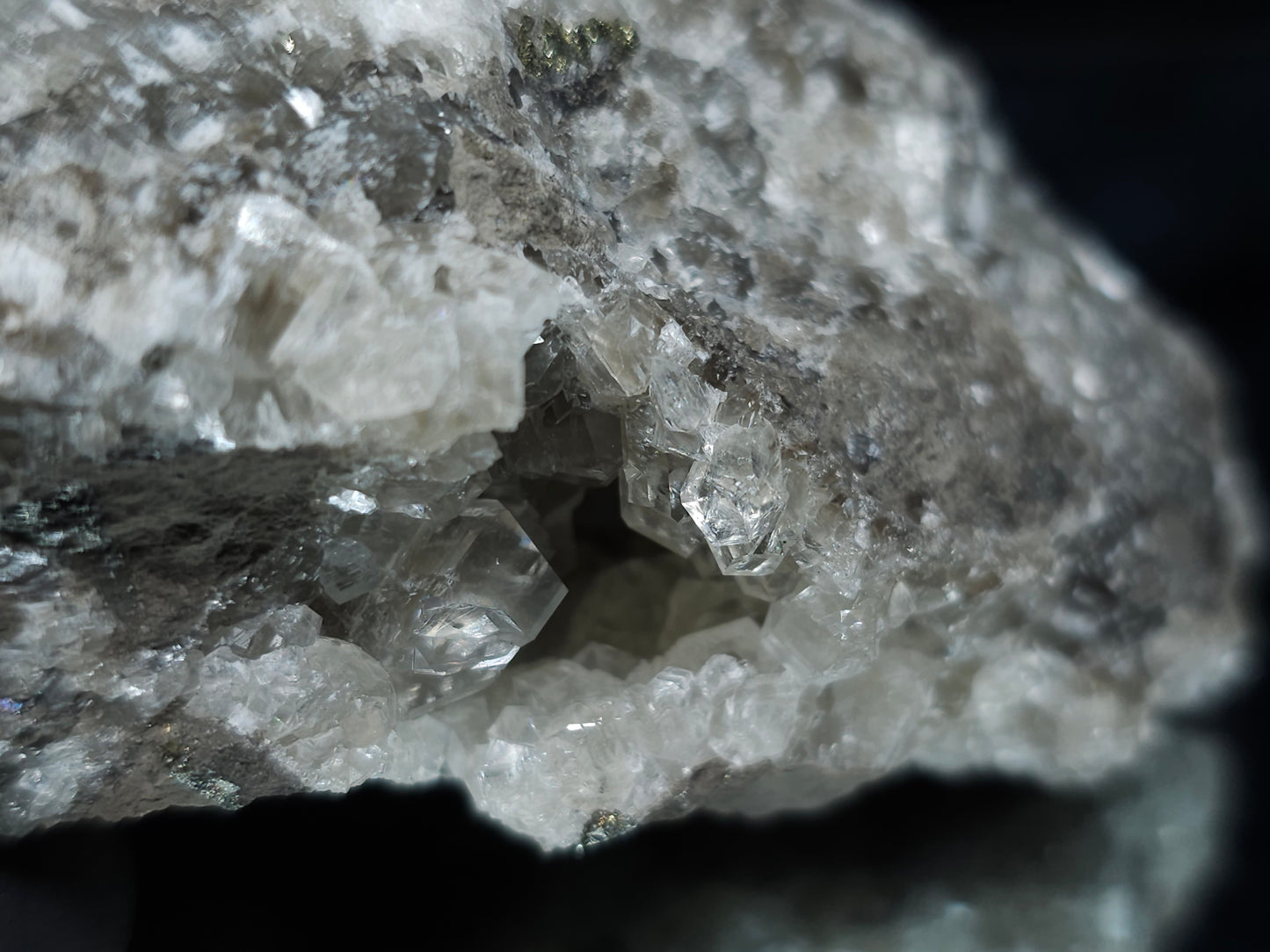 #33111 Super clear Nailhead Spar Calcite geode with Chalcopyrite ore and multiple small fossils in the matrix