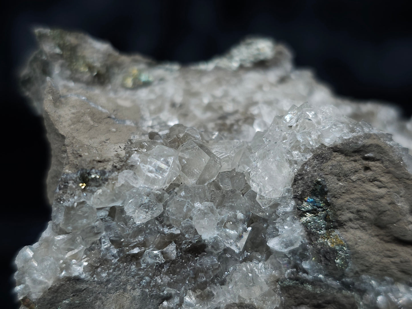 #33111 Super clear Nailhead Spar Calcite geode with Chalcopyrite ore and multiple small fossils in the matrix