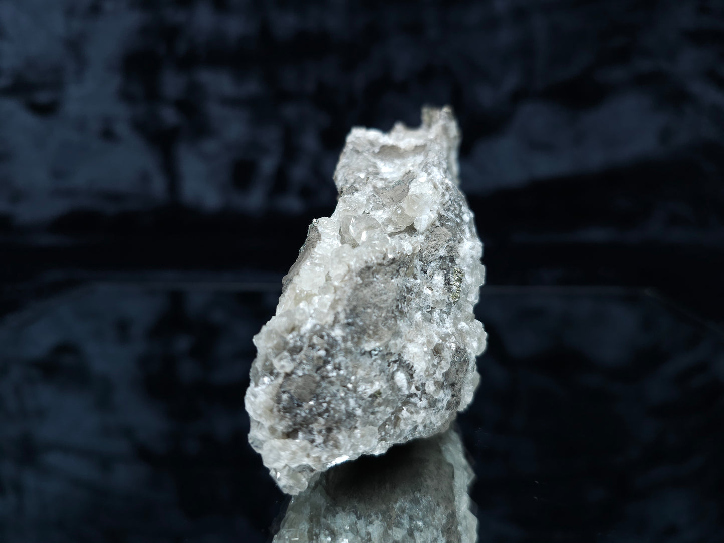 #33111 Super clear Nailhead Spar Calcite geode with Chalcopyrite ore and multiple small fossils in the matrix