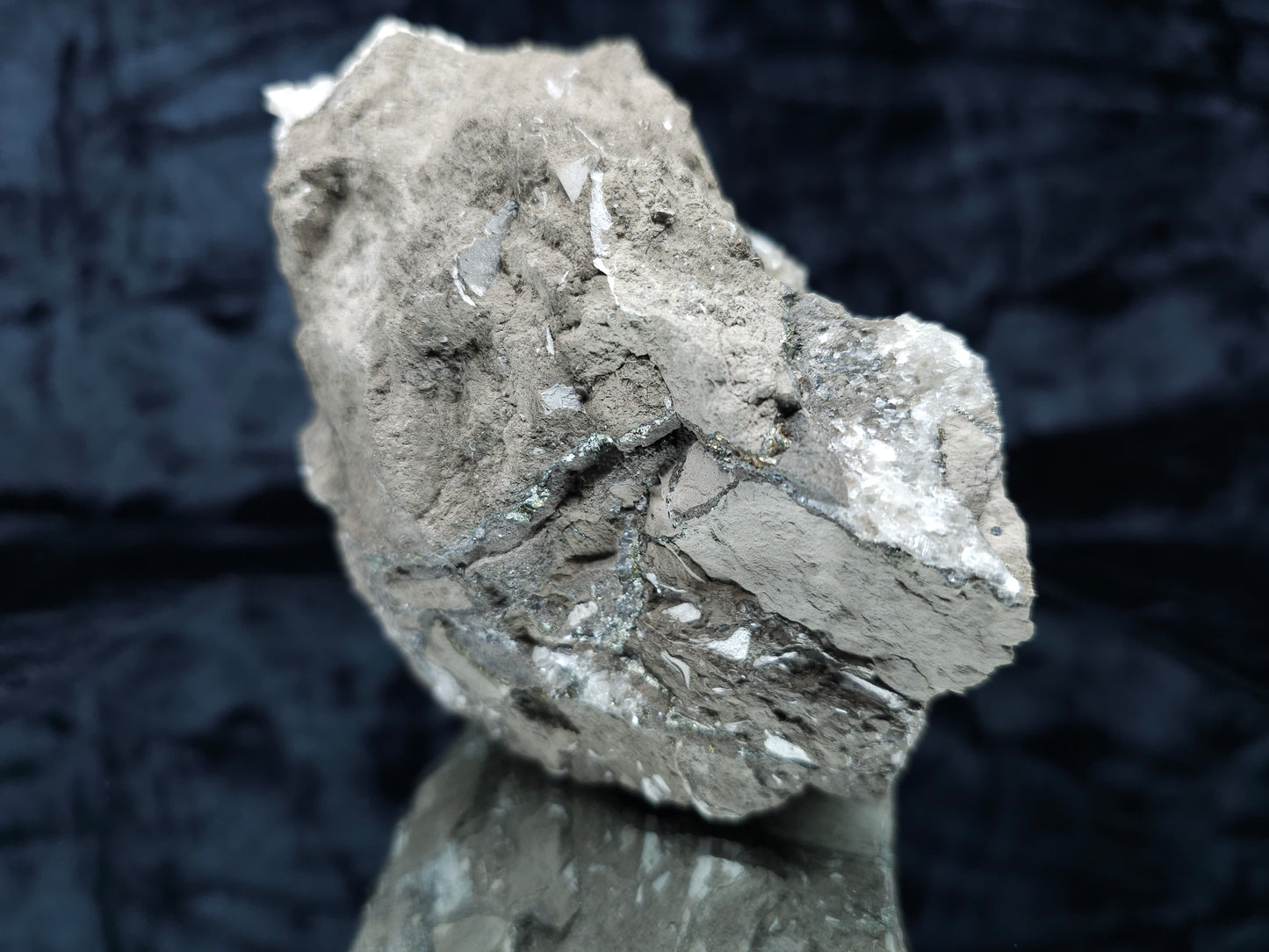#33118 Super clear Nailhead Spar Calcite geode with Chalcopyrite ore and multiple small fossils in the matrix