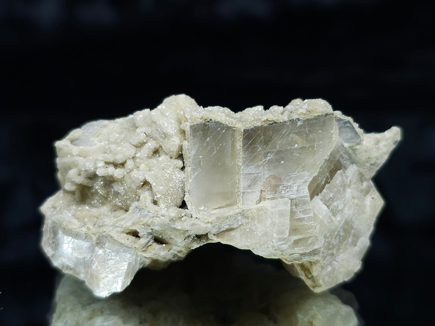 #88008 Cream-white Calcite pseudomorph after needle Calcite