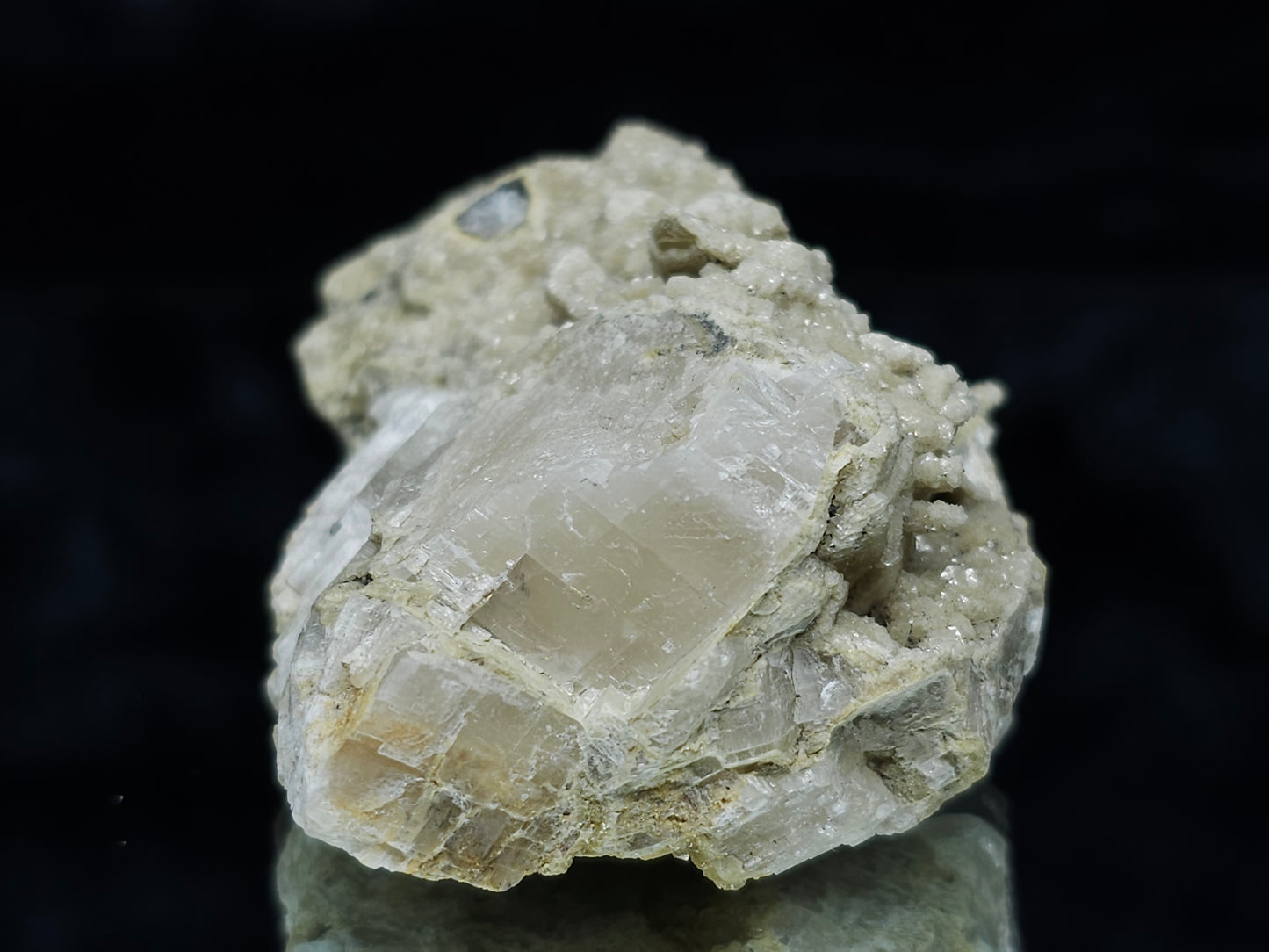 #88008 Cream-white Calcite pseudomorph after needle Calcite