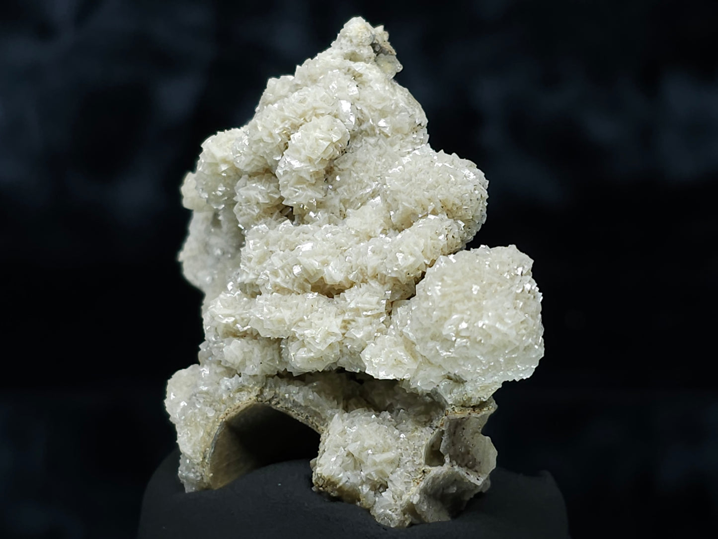 #88018 Cream-white Calcite pseudomorph after needle Calcite formation on matrix