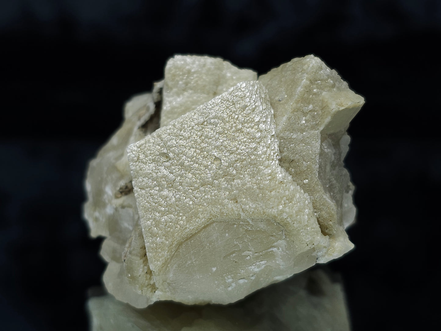 #88030 Cream-white Calcite pseudomorph after twin Combined form Calcite