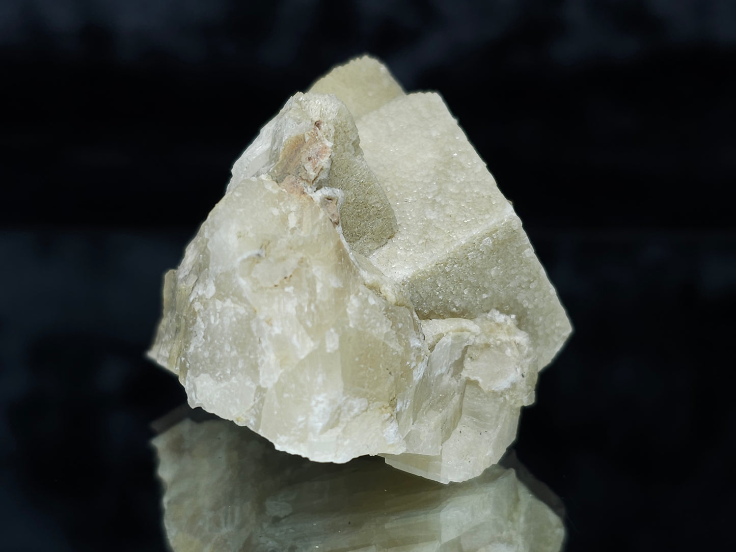 #88030 Cream-white Calcite pseudomorph after twin Combined form Calcite