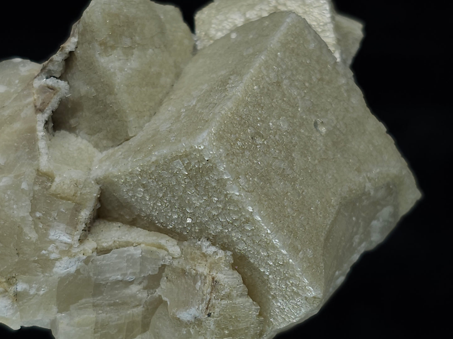 #88030 Cream-white Calcite pseudomorph after twin Combined form Calcite