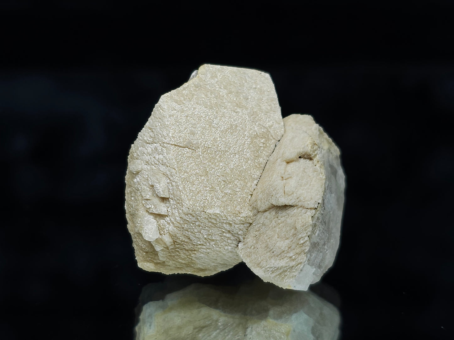 #88033 Cream-white Calcite pseudomorph after twin Combined form Calcite