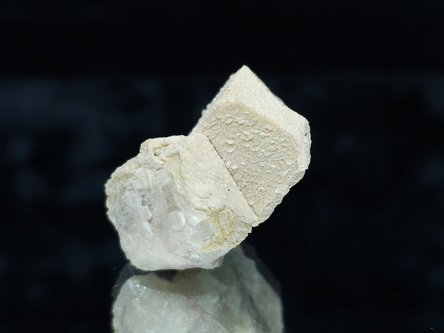 #88033 Cream-white Calcite pseudomorph after twin Combined form Calcite