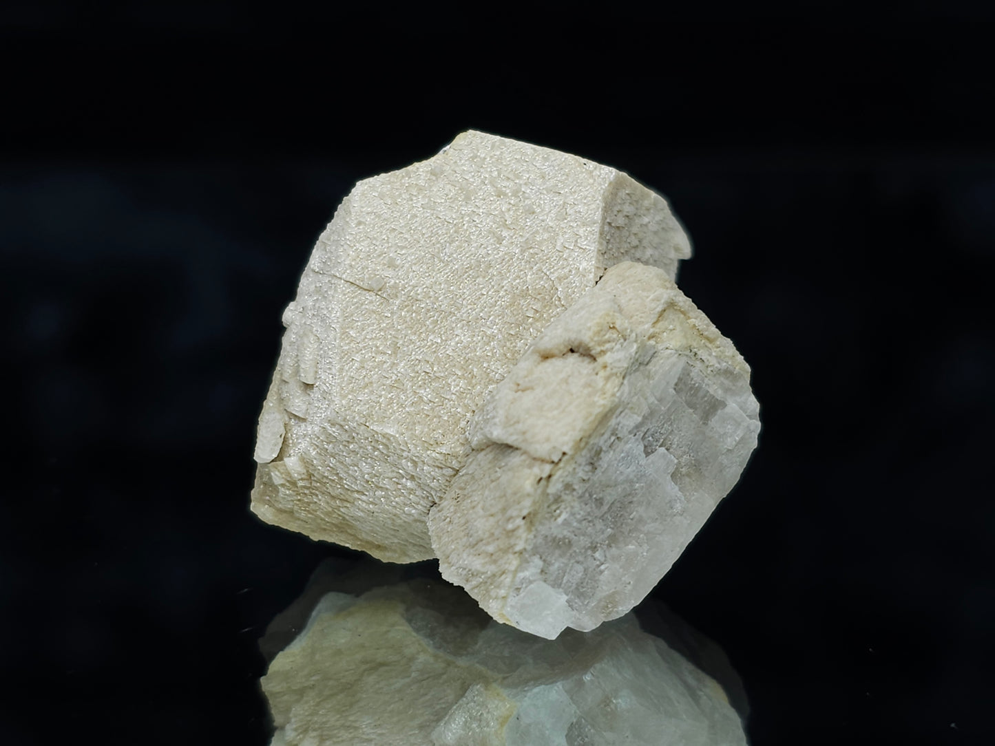 #88033 Cream-white Calcite pseudomorph after twin Combined form Calcite