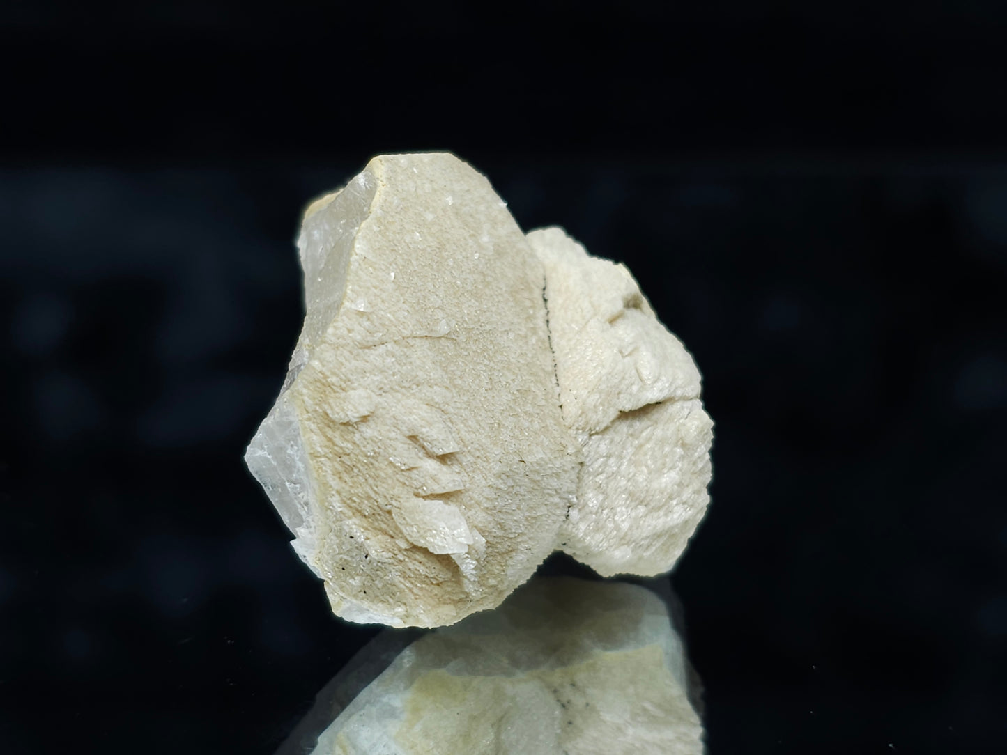 #88033 Cream-white Calcite pseudomorph after twin Combined form Calcite