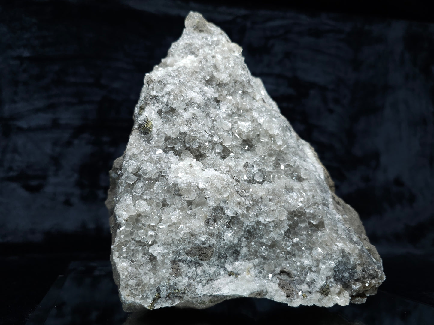#33121 Super clear Nailhead Spar Calcite cluster with Chalcopyrite ore and multiple small fossils in the matrix