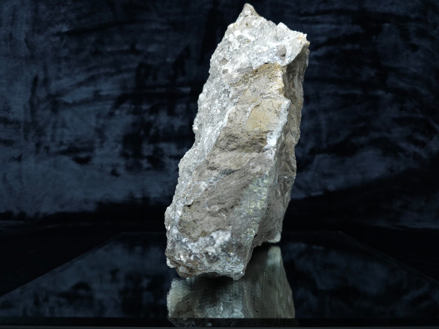 #33121 Super clear Nailhead Spar Calcite cluster with Chalcopyrite ore and multiple small fossils in the matrix