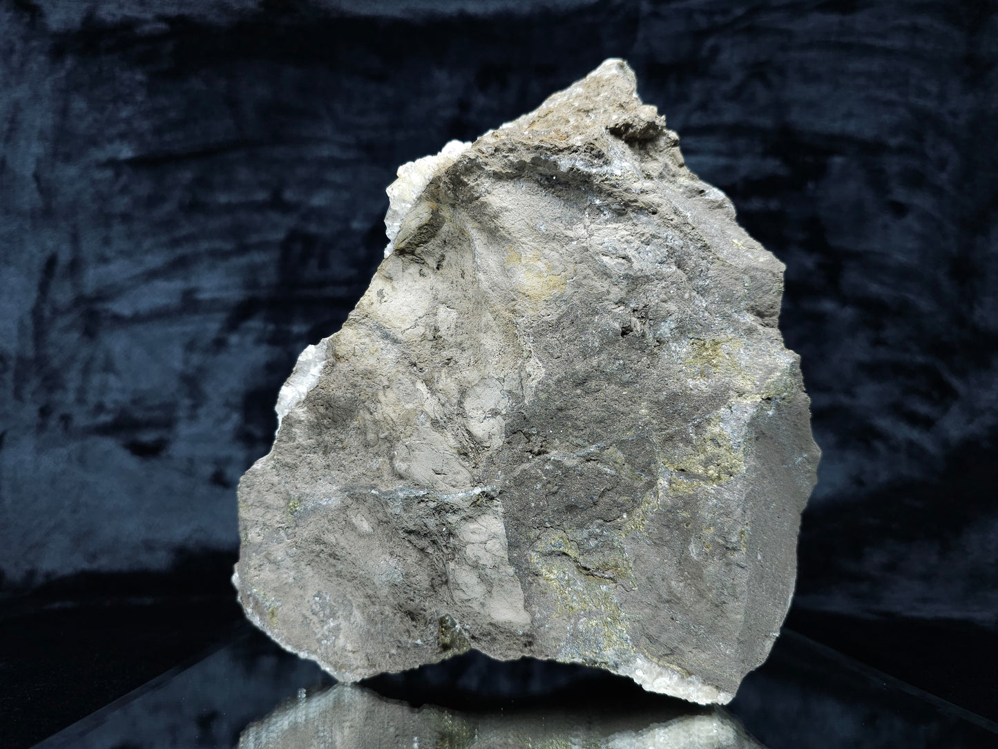 #33121 Super clear Nailhead Spar Calcite cluster with Chalcopyrite ore and multiple small fossils in the matrix