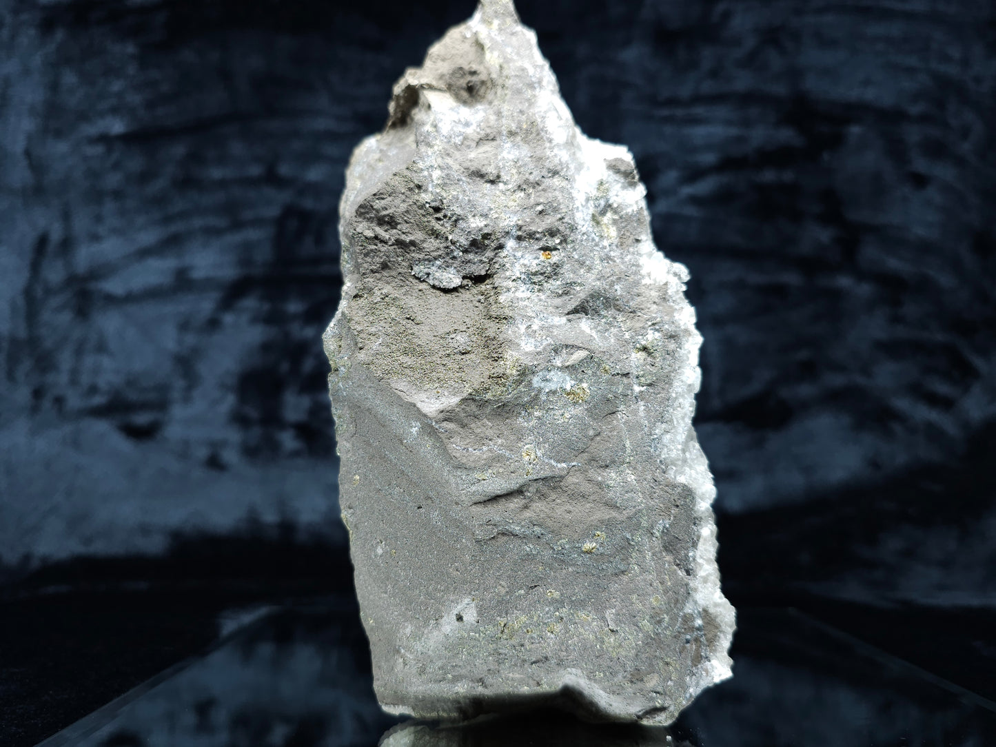 #33121 Super clear Nailhead Spar Calcite cluster with Chalcopyrite ore and multiple small fossils in the matrix
