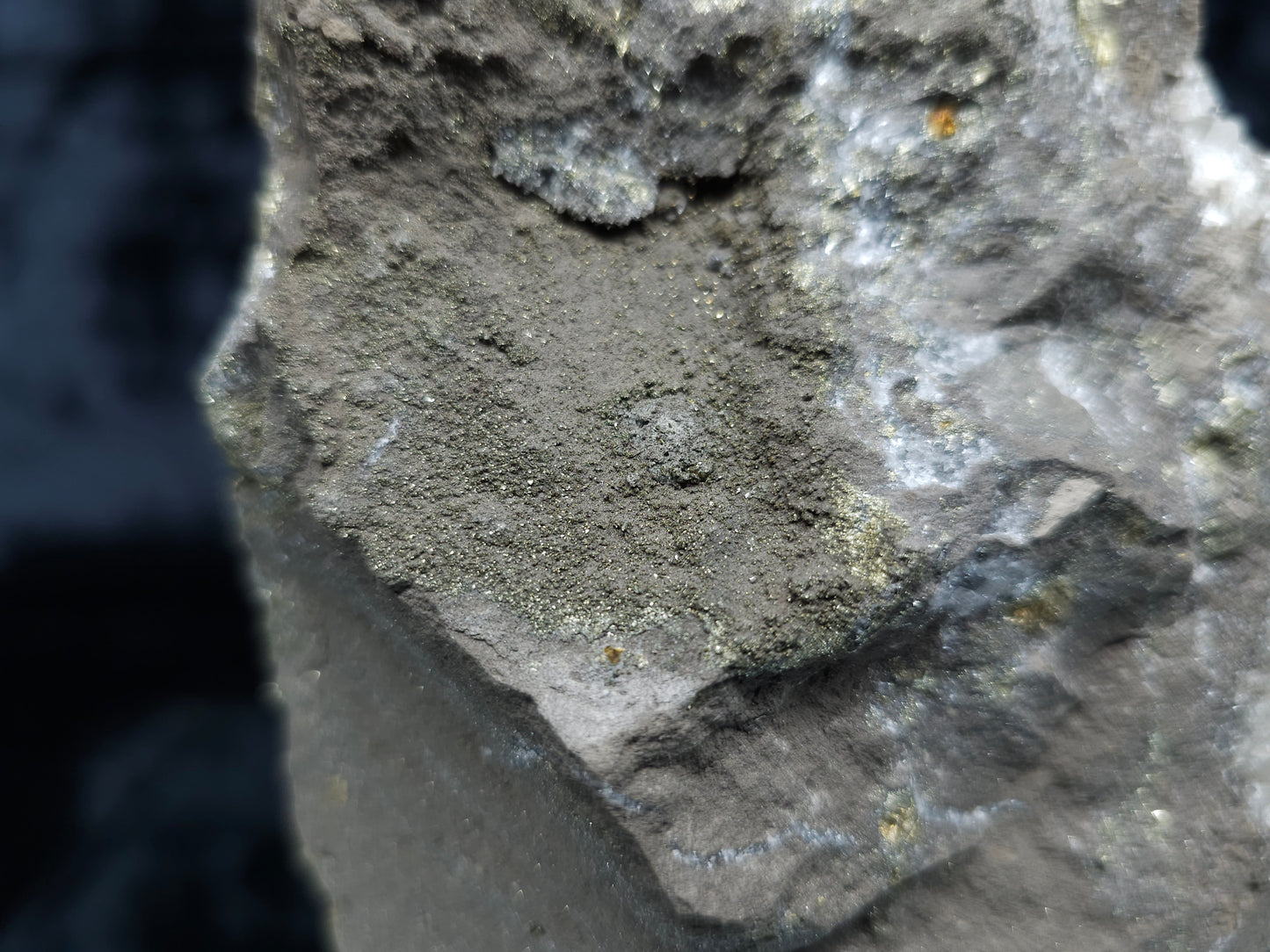 #33121 Super clear Nailhead Spar Calcite cluster with Chalcopyrite ore and multiple small fossils in the matrix
