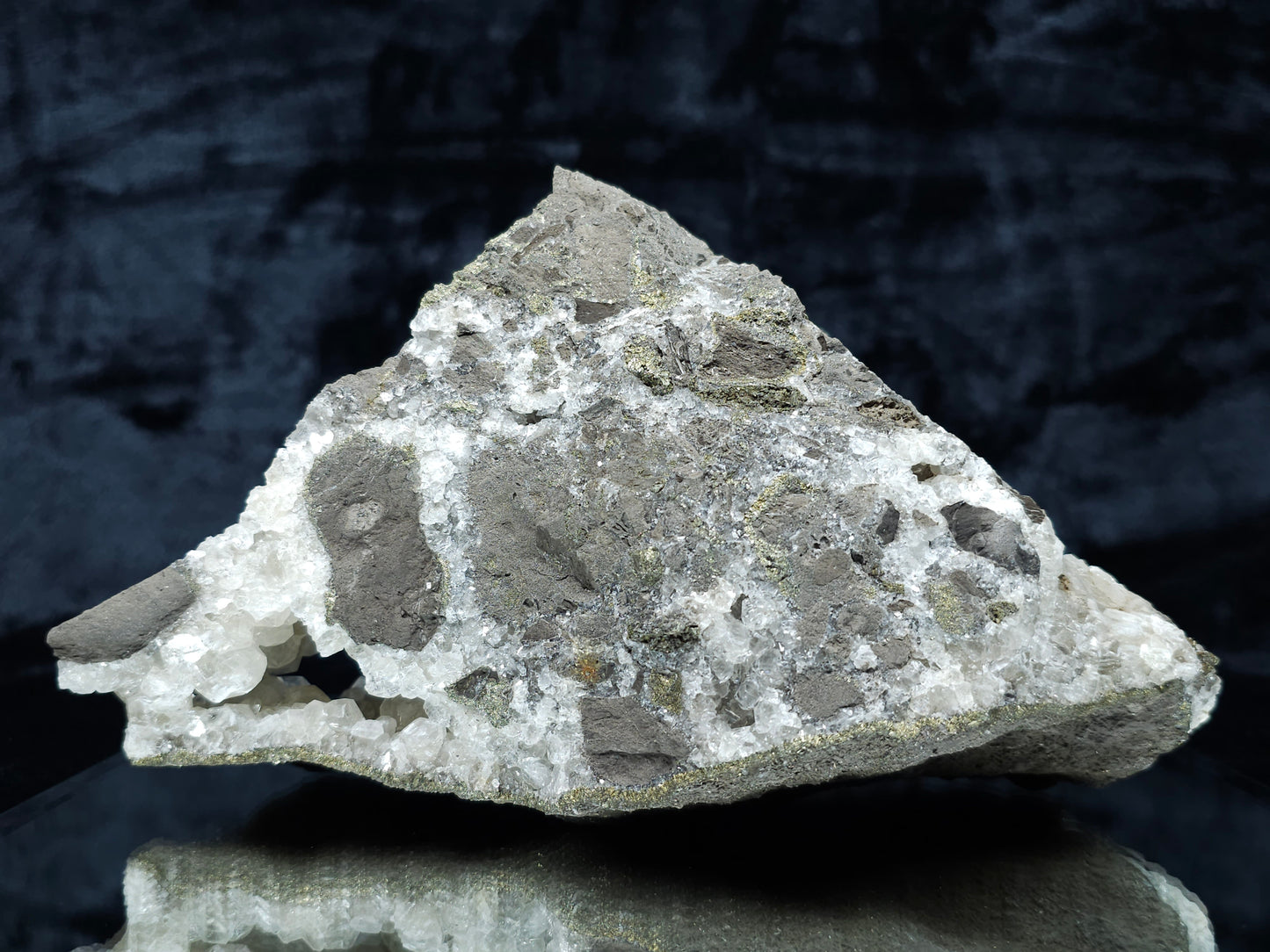 #33122 Super clear Nailhead Spar Calcite geode with Chalcopyrite ore and multiple small fossils in the matrix