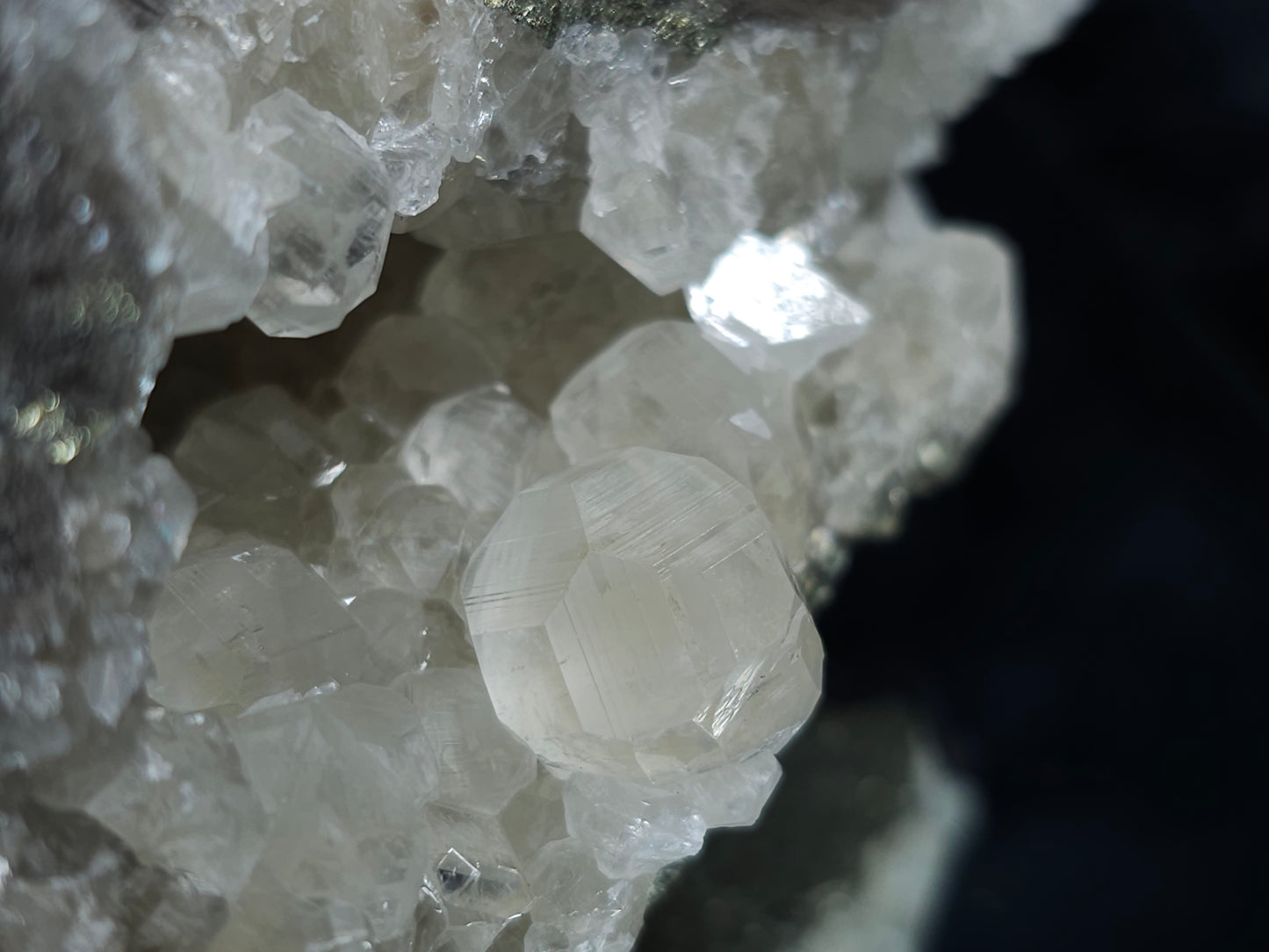 #33122 Super clear Nailhead Spar Calcite geode with Chalcopyrite ore and multiple small fossils in the matrix