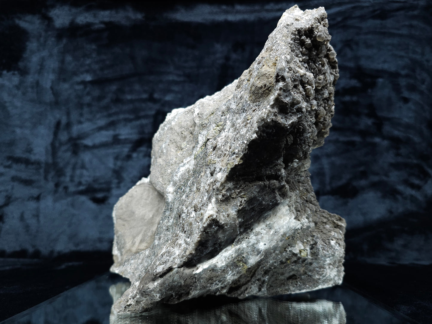 #33123 Super clear Nailhead Spar Calcite cluster with Chalcopyrite ore and multiple small fossils in the matrix