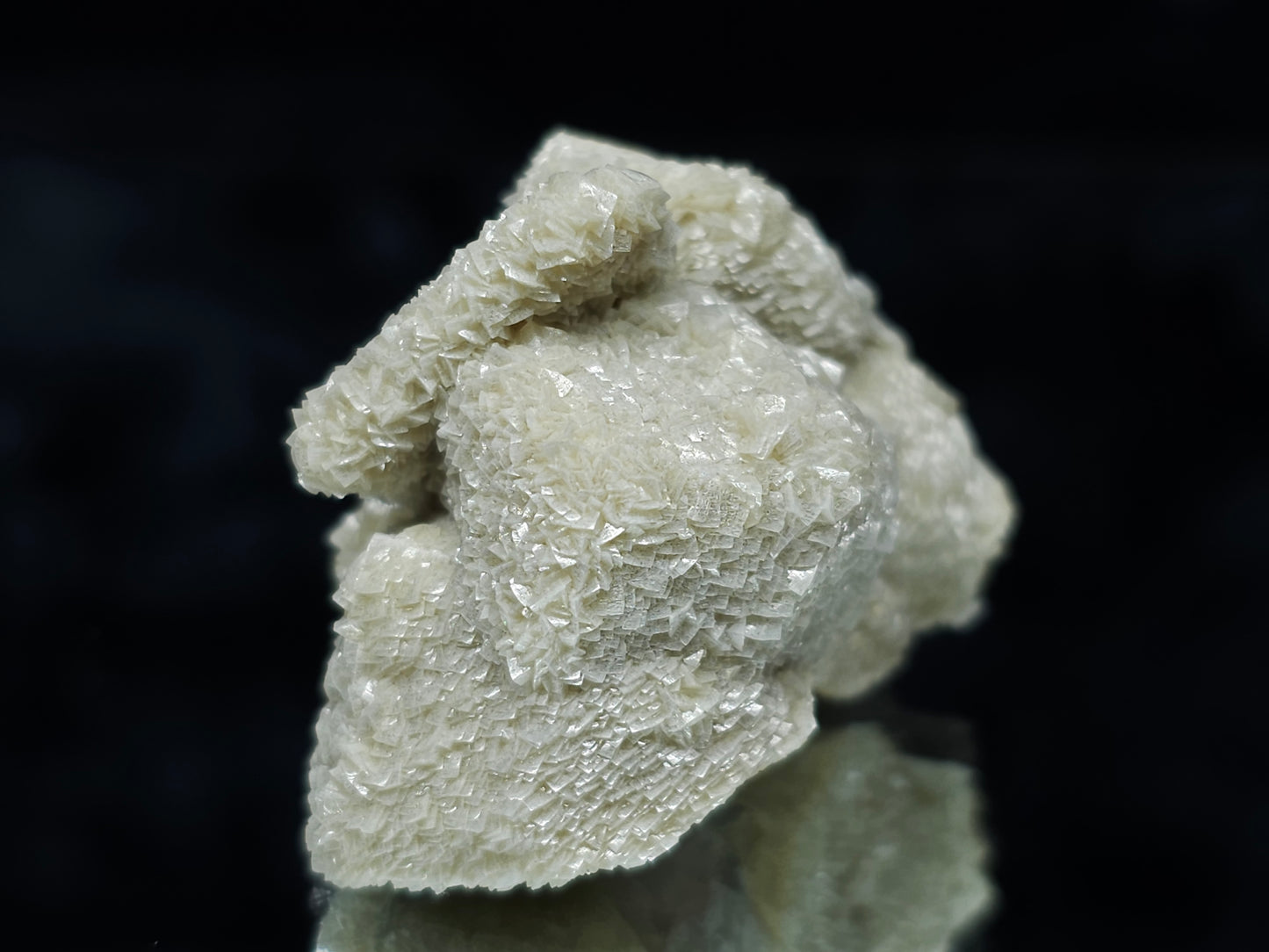 #88051 Cream-white Calcite pseudomorph after twin Combined form Calcite