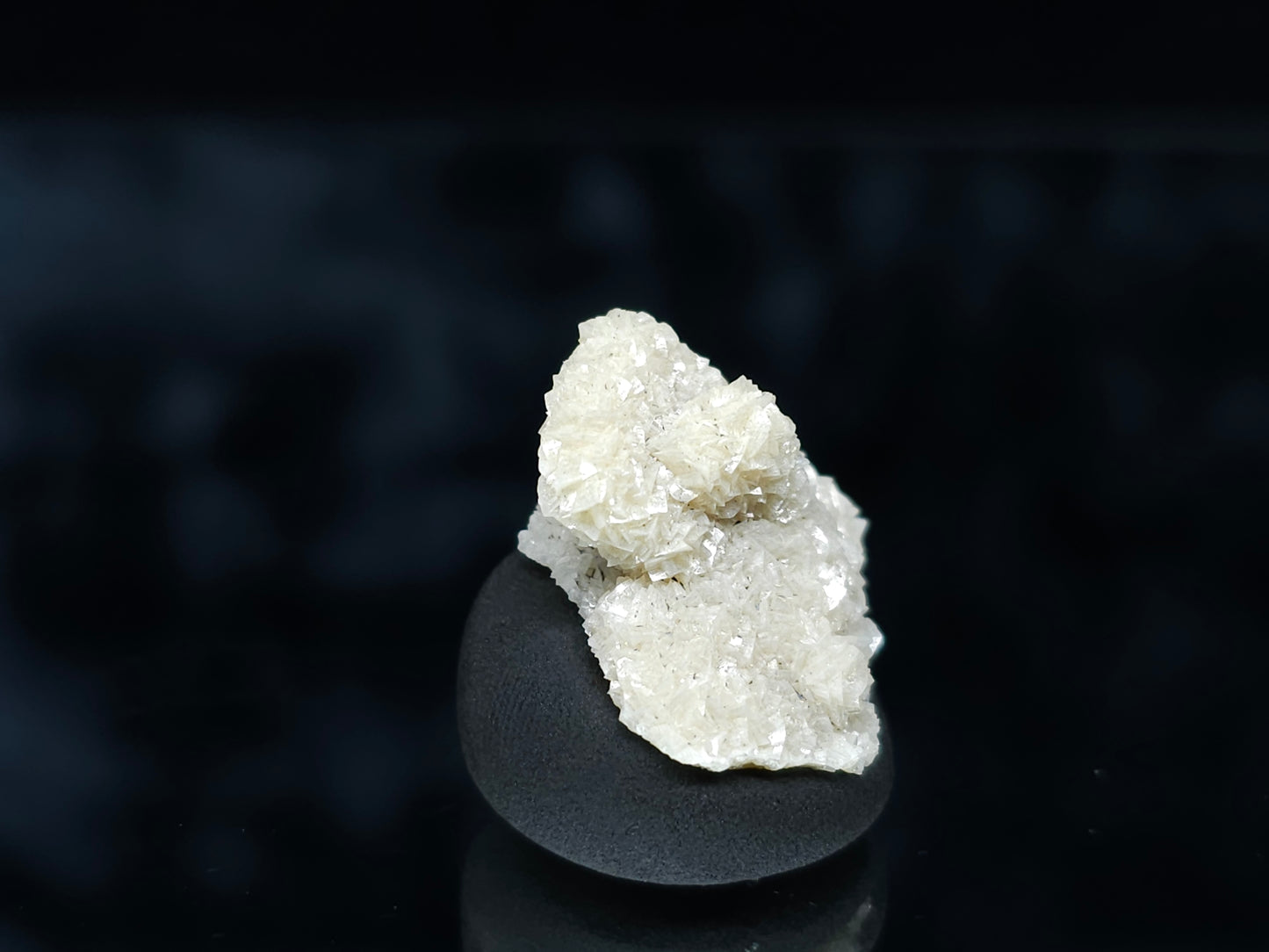 #88056 Cream-white Calcite pseudomorph after needle Calcite