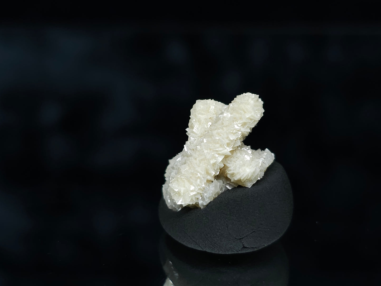 #88056 Cream-white Calcite pseudomorph after needle Calcite