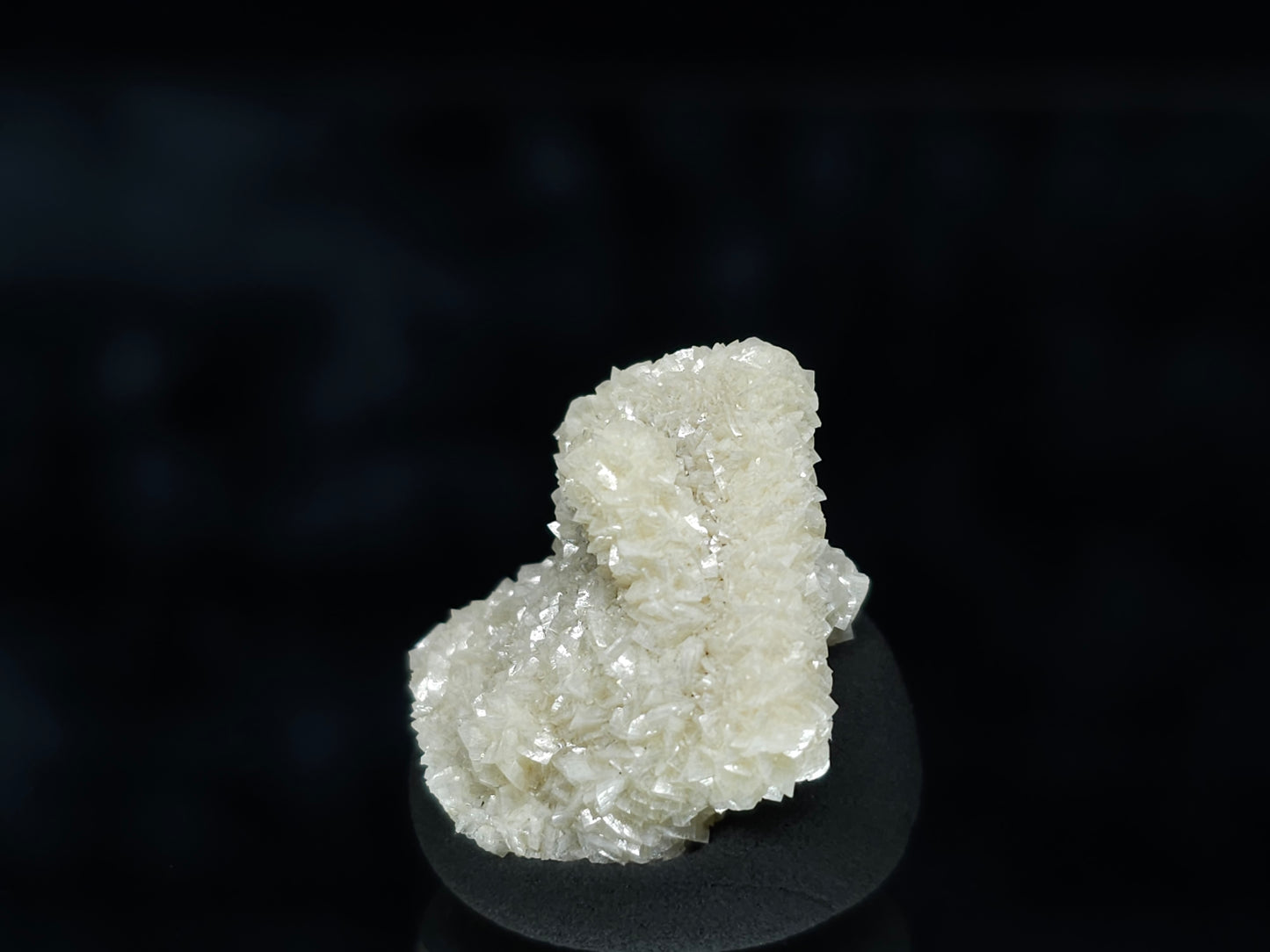 #88056 Cream-white Calcite pseudomorph after needle Calcite