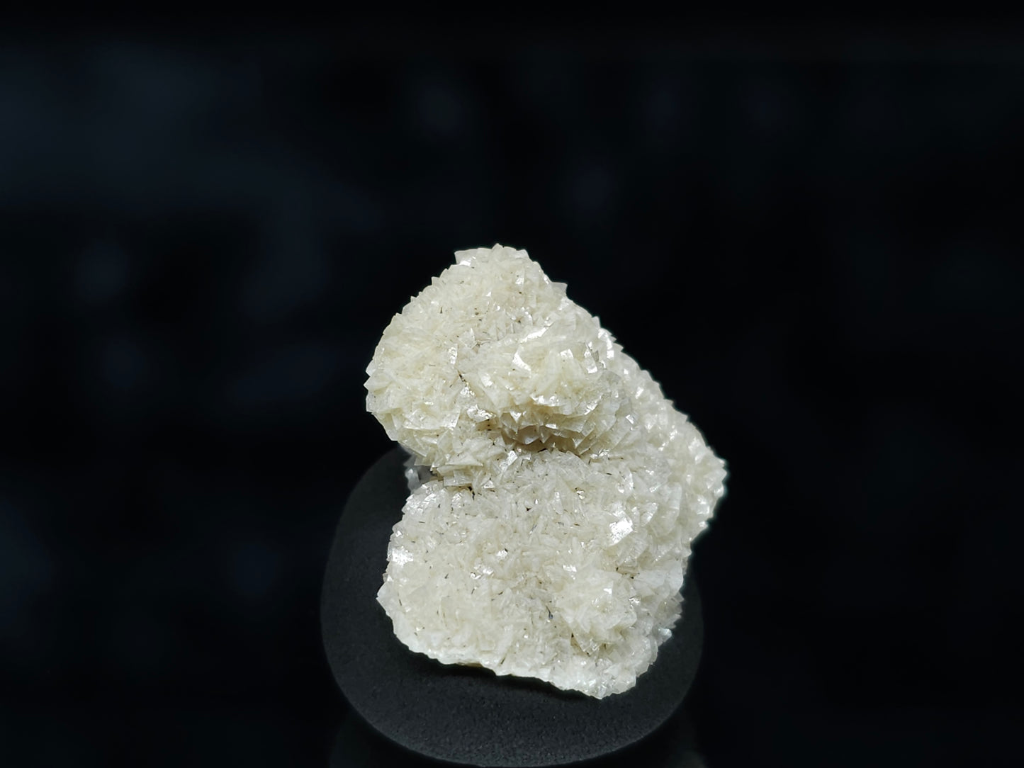 #88056 Cream-white Calcite pseudomorph after needle Calcite