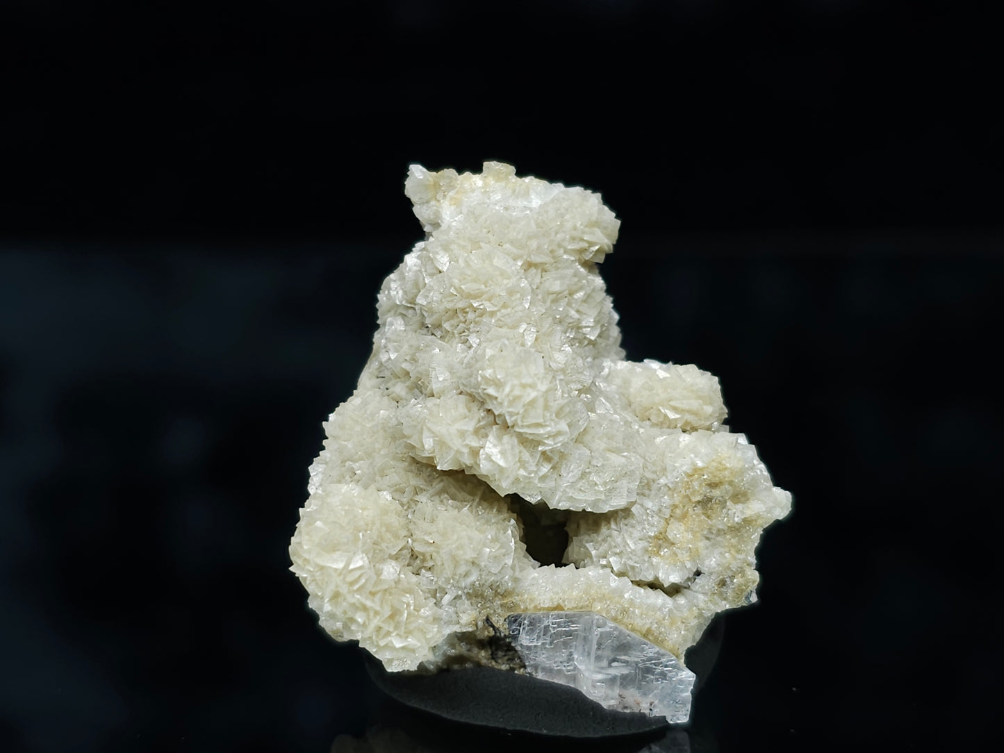 #88057 Cream-white Calcite pseudomorph after exceptional formation Calcite