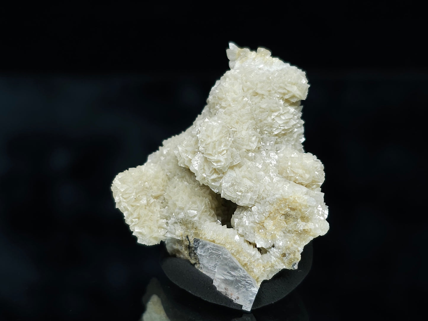 #88057 Cream-white Calcite pseudomorph after exceptional formation Calcite