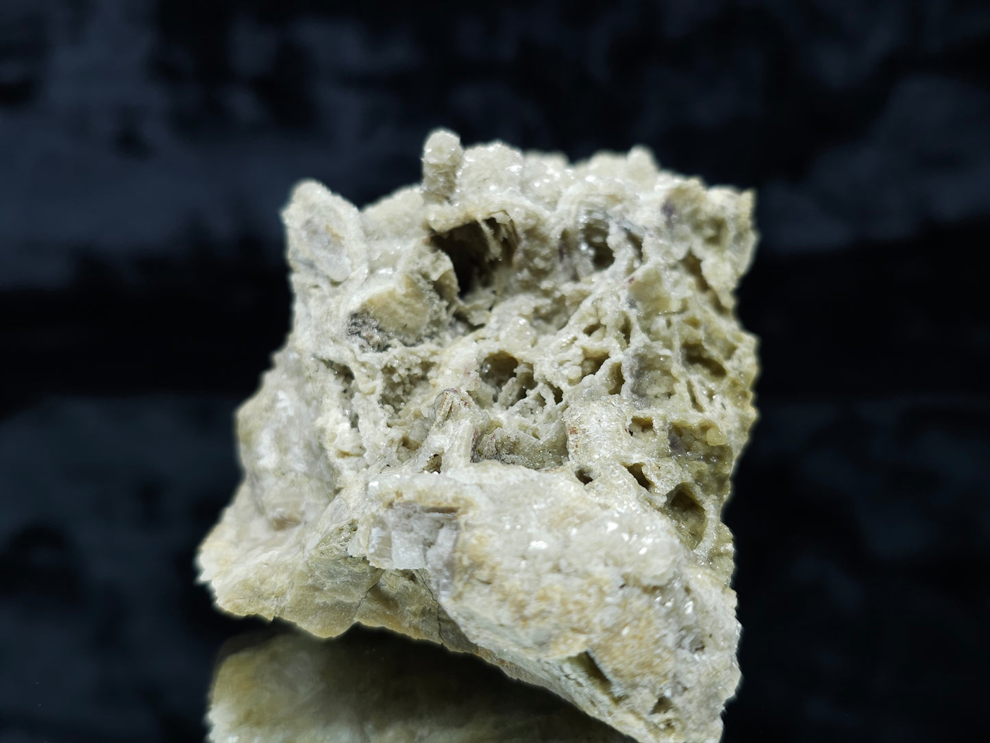 #88061 Spirit Gwindel Quartz cream-white Calcite pseudomorph after special Calcite formation