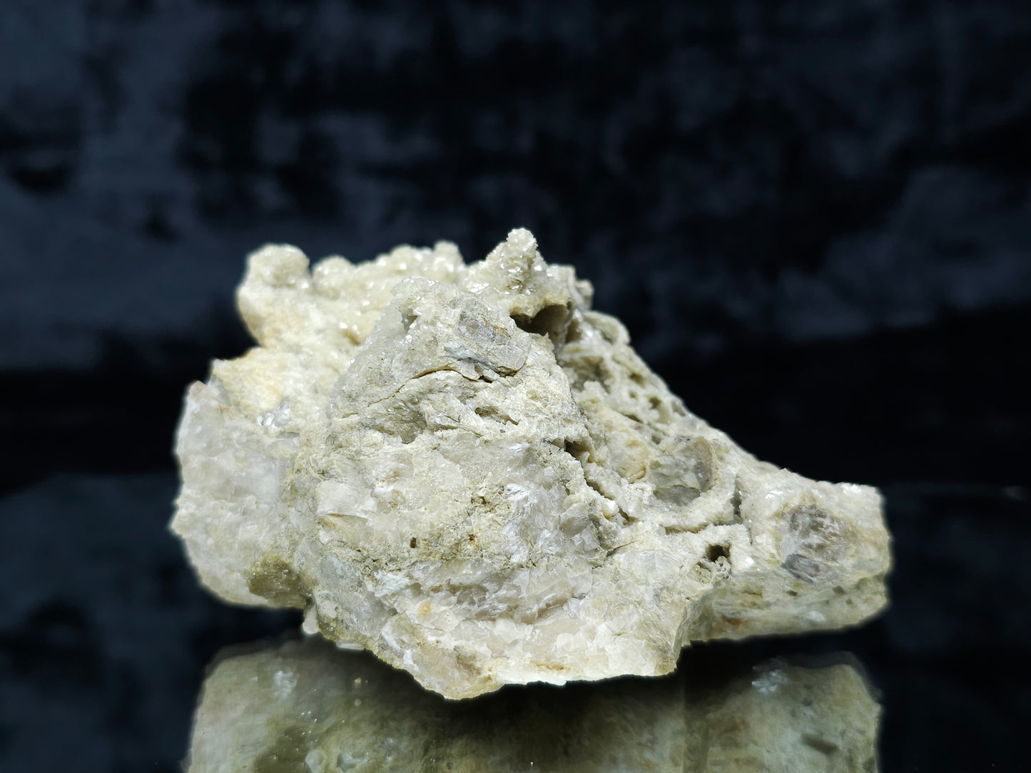 #88061 Spirit Gwindel Quartz cream-white Calcite pseudomorph after special Calcite formation