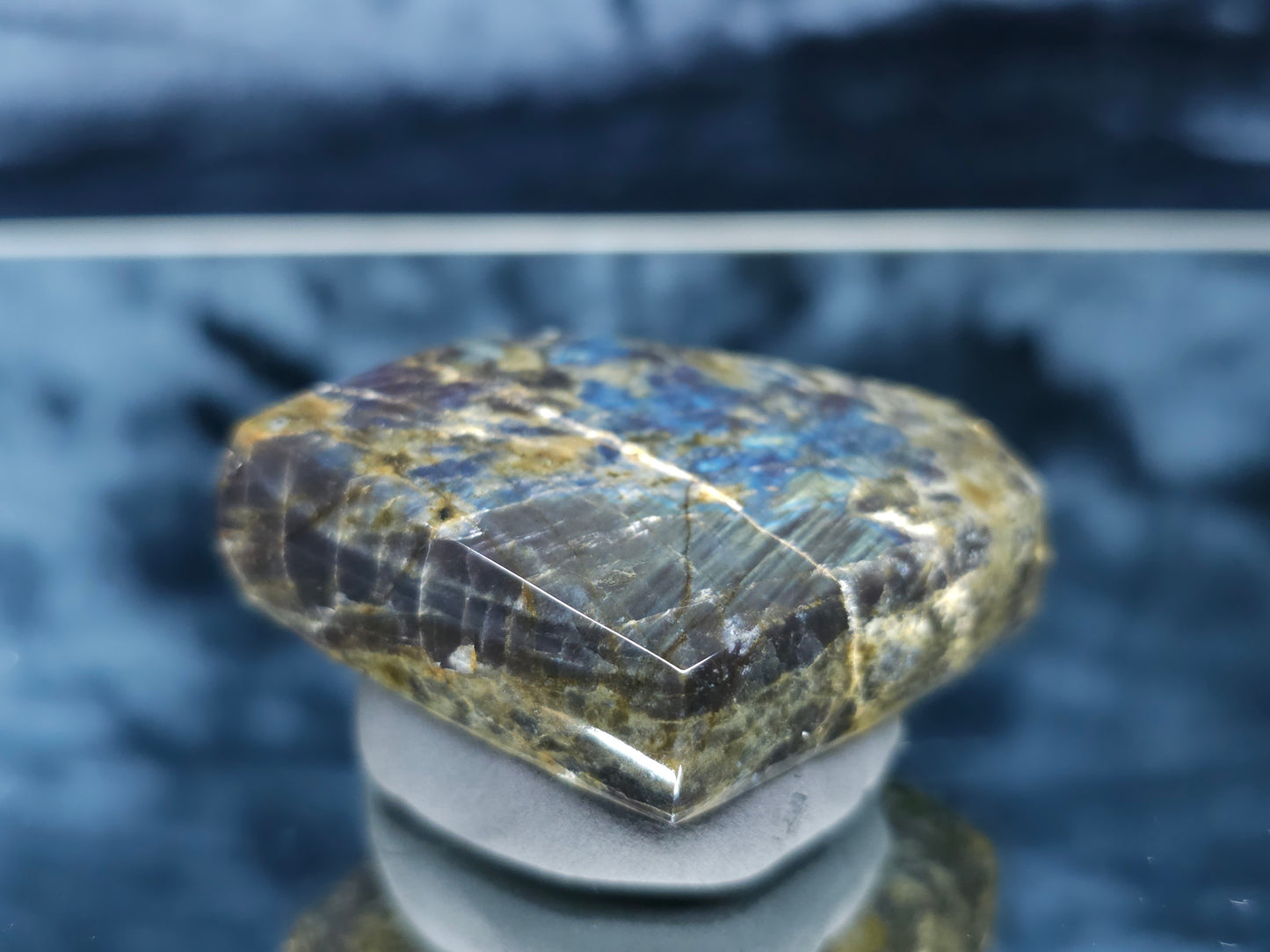 #44040 Labradorite